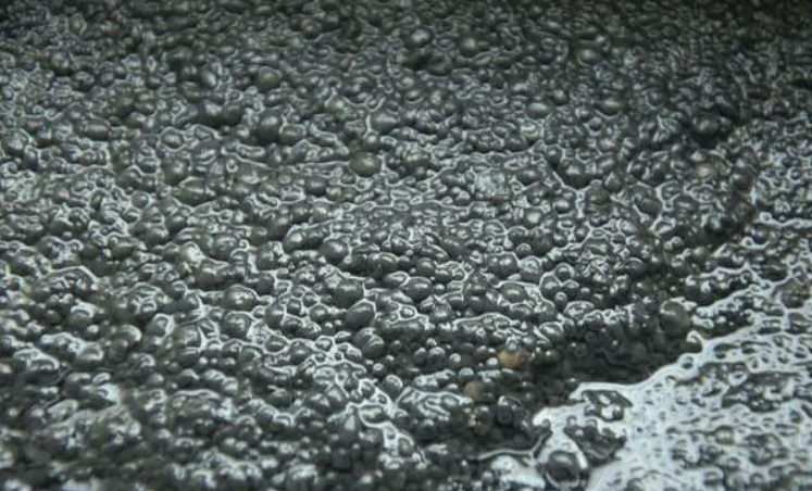 怎么處理溶氣氣浮機(jī)產(chǎn)生的污泥？